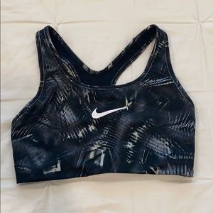 Woman’s nike sports bra